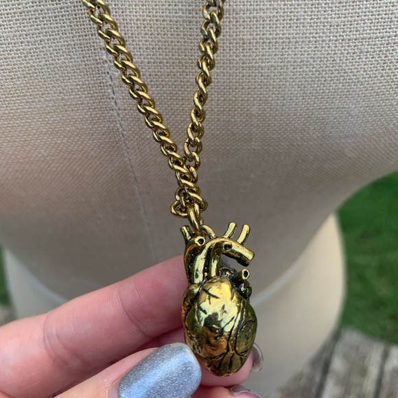 Anatomically Correct Heart Necklace - Picture 11 of 15